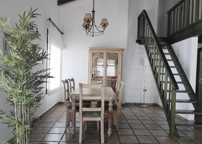 Cercado Del Medio, Chalet Con Piscina Privada