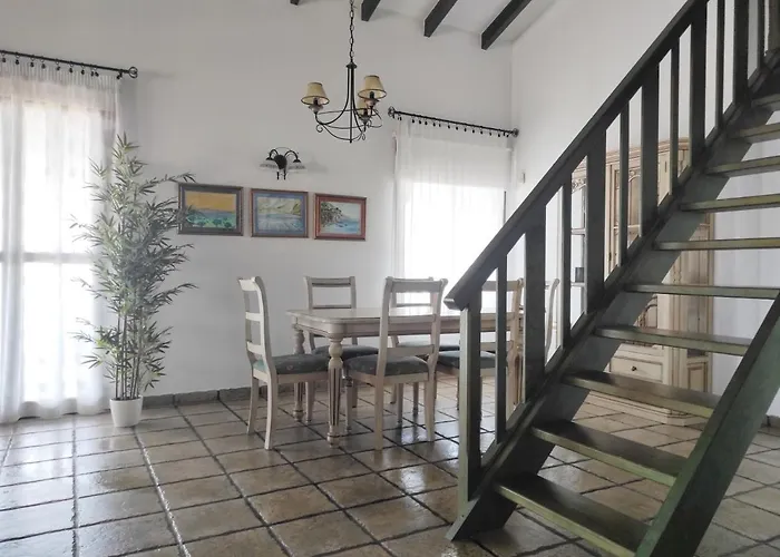 Cercado Del Medio, Chalet Con Piscina Privada